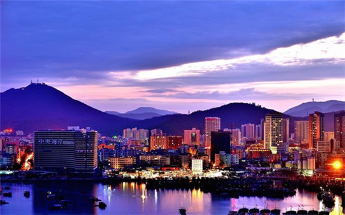 嗯呐嗯呐吧台小火锅