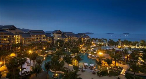 在盘山县开中式快餐店加盟好还是自营好，盘山县加盟川悦香辣虾如何选址