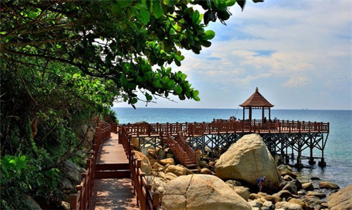 斗志昂扬乐逍遥无所事是好吃懒做（斗志昂扬意思是）